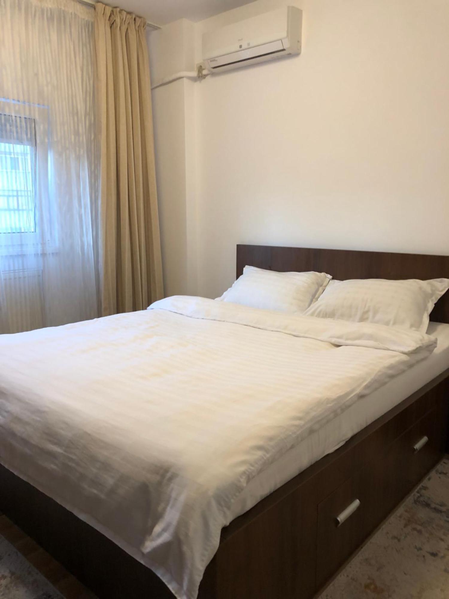 Adrian Home Mega Ploieşti Extérieur photo